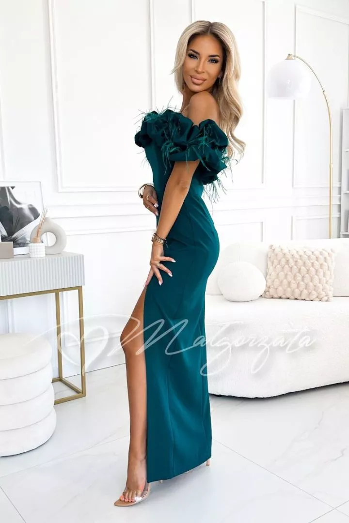 Green dress with Spanish neckline with feathers - Cloe Margaret Green dress with Spanish neckline with feathers - Cloe Margaret