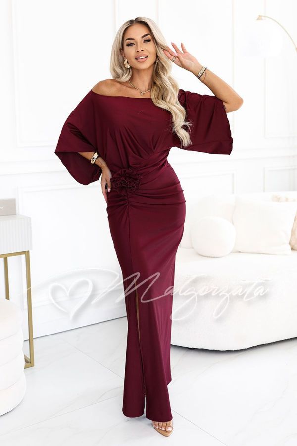 A burgundy maxi dress that conceals imperfections, featuring a floral print and ruffles – Soraya