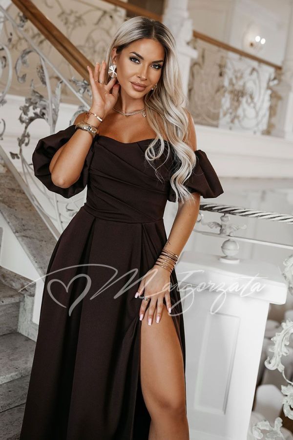 Chocolate-coloured maxi dress for a wedding, with puff sleeves and a slit – Alessia