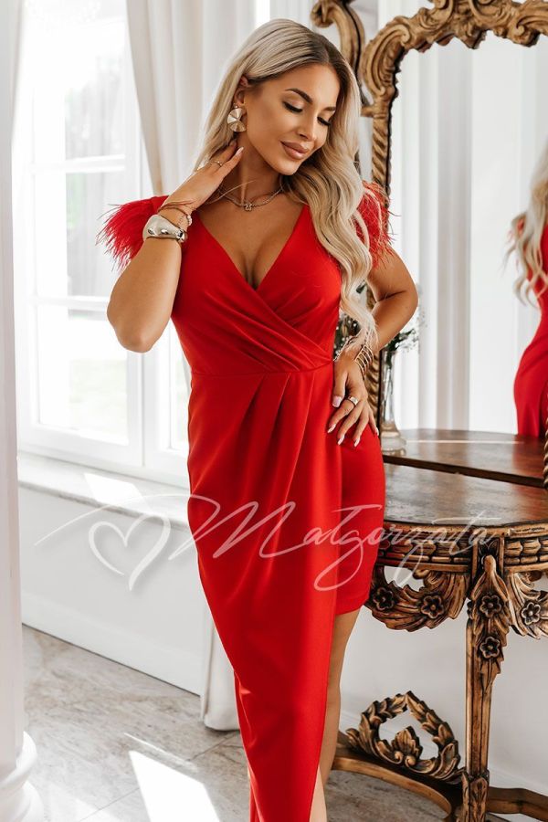 Red evening dress with feathers and an asymmetrical hem – Arabella By Małgorzata