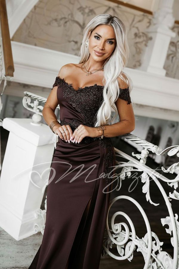 Chocolate-coloured maxi evening dress with lace and a slit – Florence