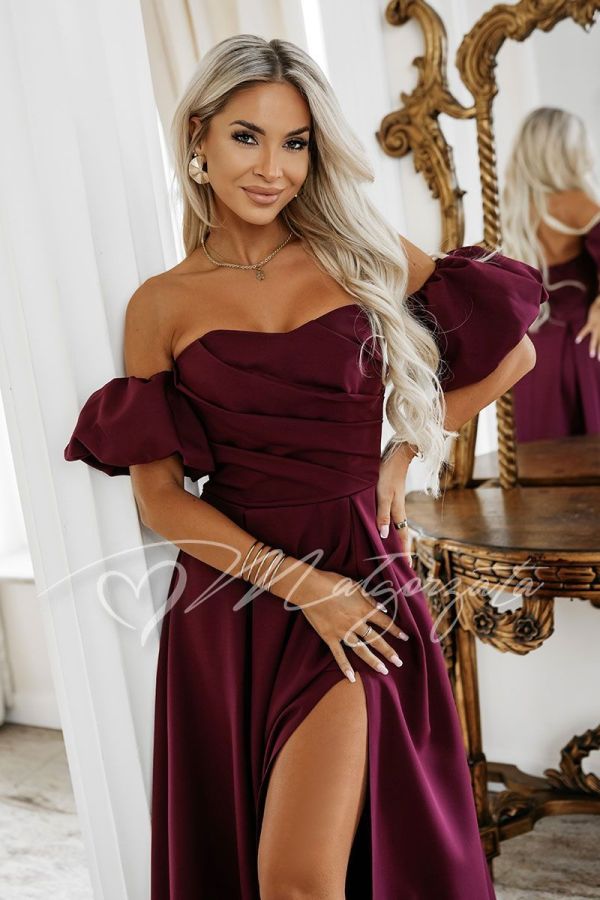 A burgundy maxi dress for a wedding, with puff sleeves and a slit – Alessia