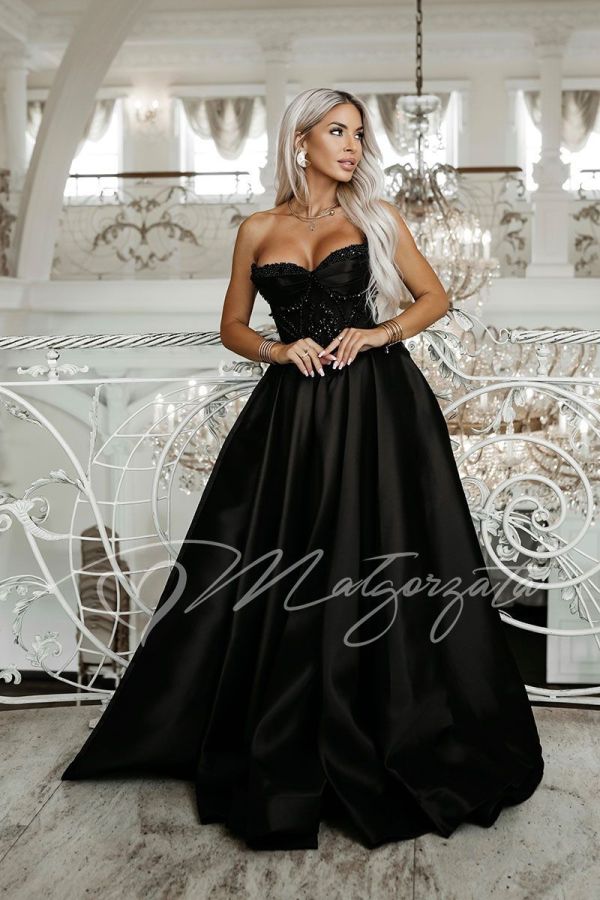 A black princess-style prom dress with a decorative corset – Rozalia