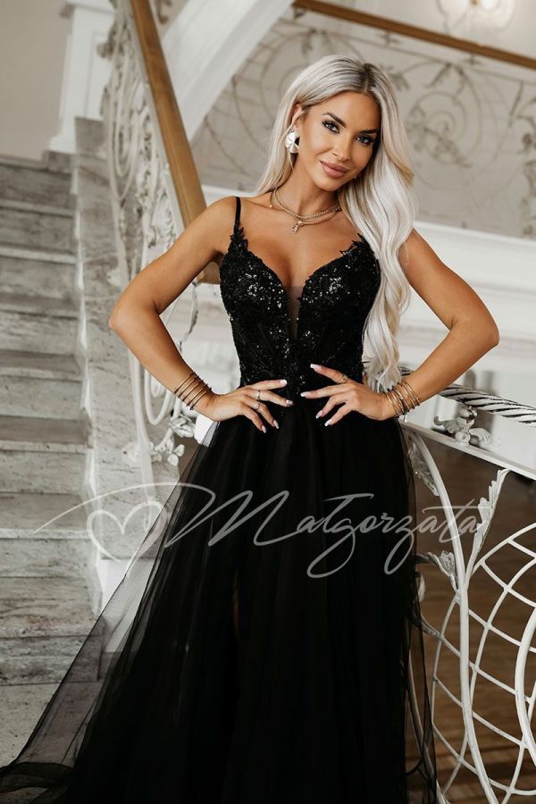 A black prom dress with a decorative corset and a tulle skirt – Eliana