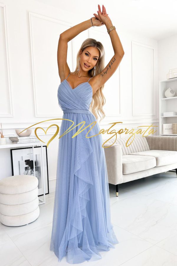 Briana - długa sukienka tiulowa z marszczonym dekoltem błękitna