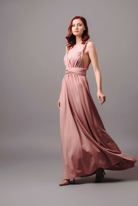 Najpiękniejsze tkaniny na sukienki wieczorowe – aksamit, satyna, tiul, koronka