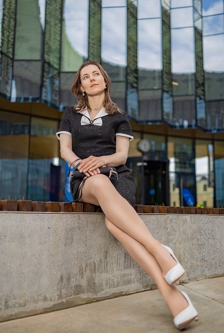 Stylizacje z sukienką do pracy - jak dobrać dodatki i obuwie? Stylizacje z sukienką do pracy - jak dobrać dodatki i obuwie?