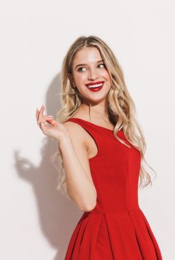 Kolory sukienek, które będą dominować w 2026