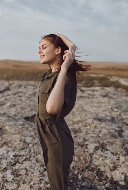 Jak stylizować kombinezon w stylu casual, boho i glamour?