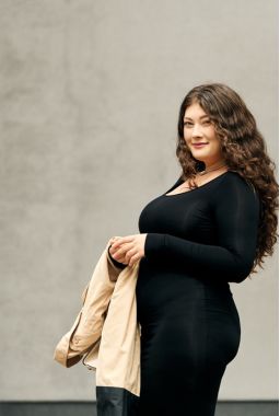 Moda body positive – stylizacje podkreślające różnorodność sylwetek