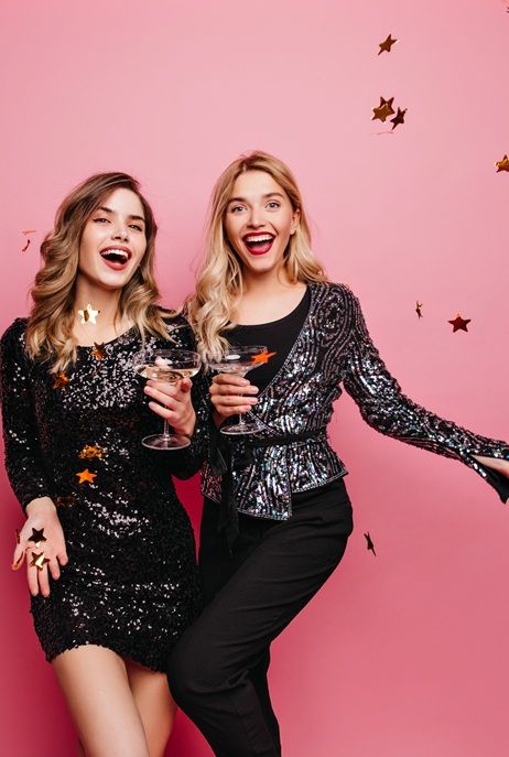 Stylizacje na kilka okazji – jak stworzyć modową kapsułę na zimę i karnawał